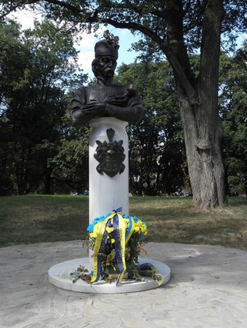 Пам'ятник Івану Мазепі в Чернігові